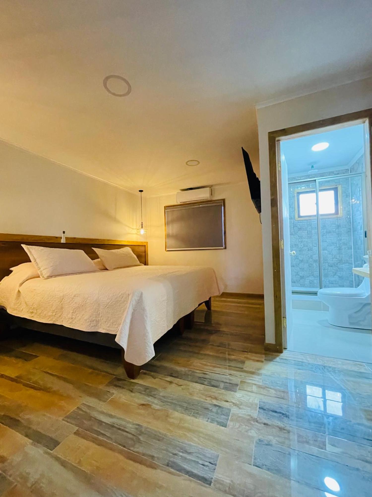 Residencial Victoria Said Hotel Linares Luaran gambar